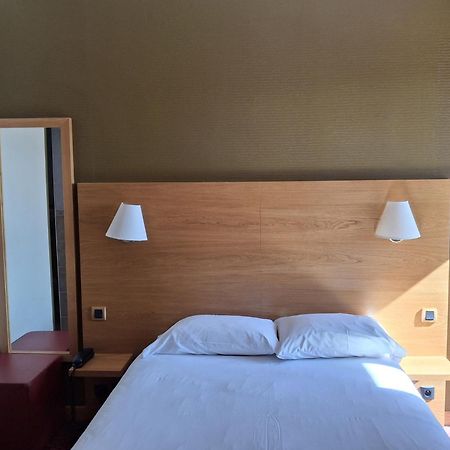 Hotel Tour Maje Родез Екстериор снимка