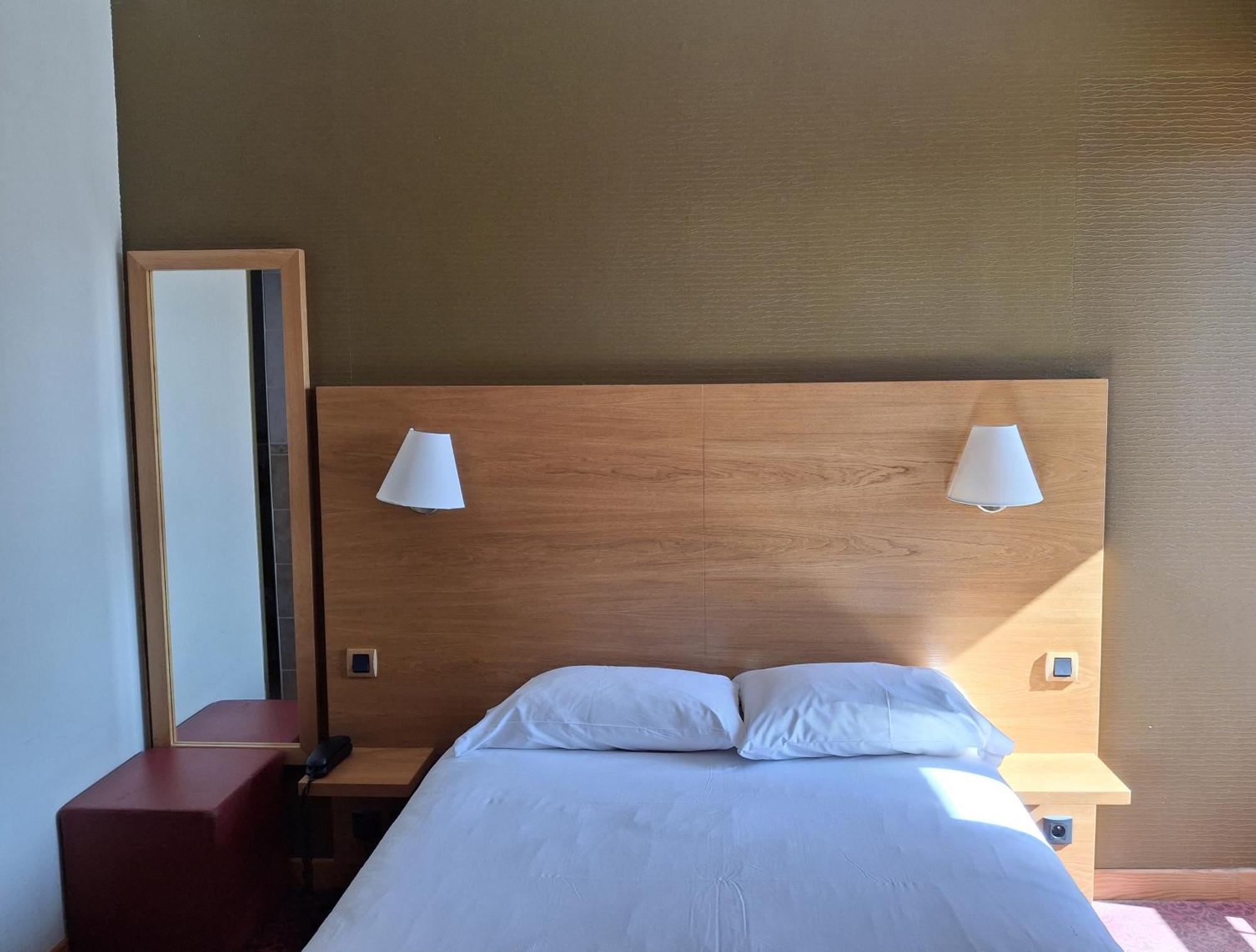 Hotel Tour Maje Родез Екстериор снимка