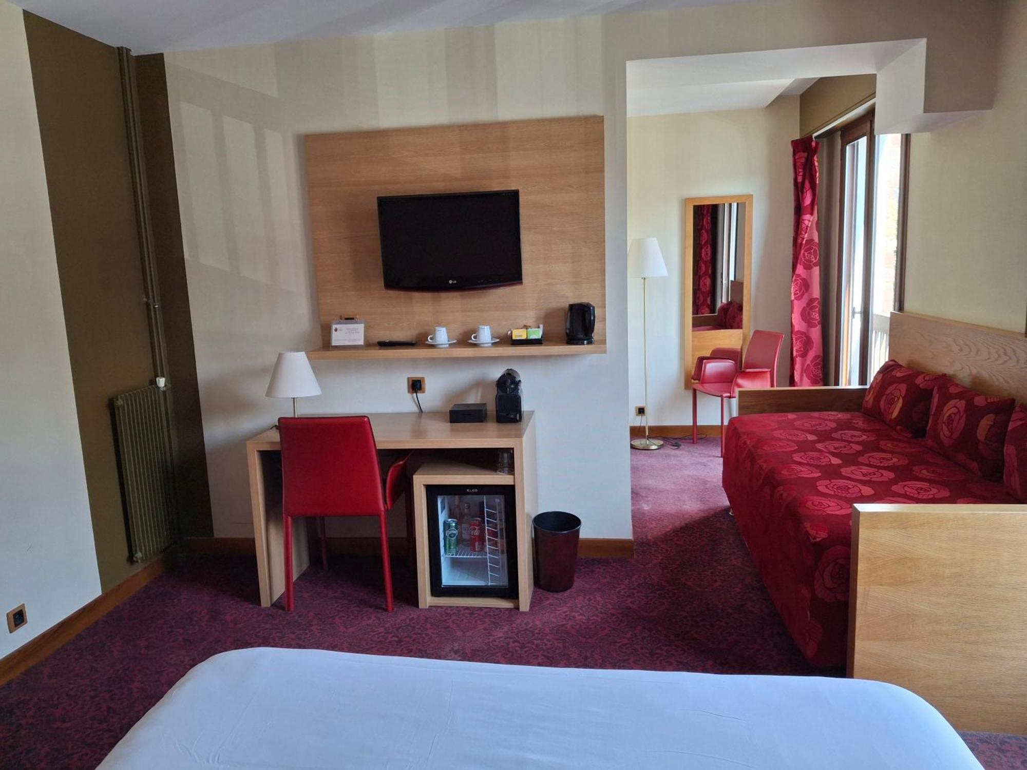 Hotel Tour Maje Родез Екстериор снимка