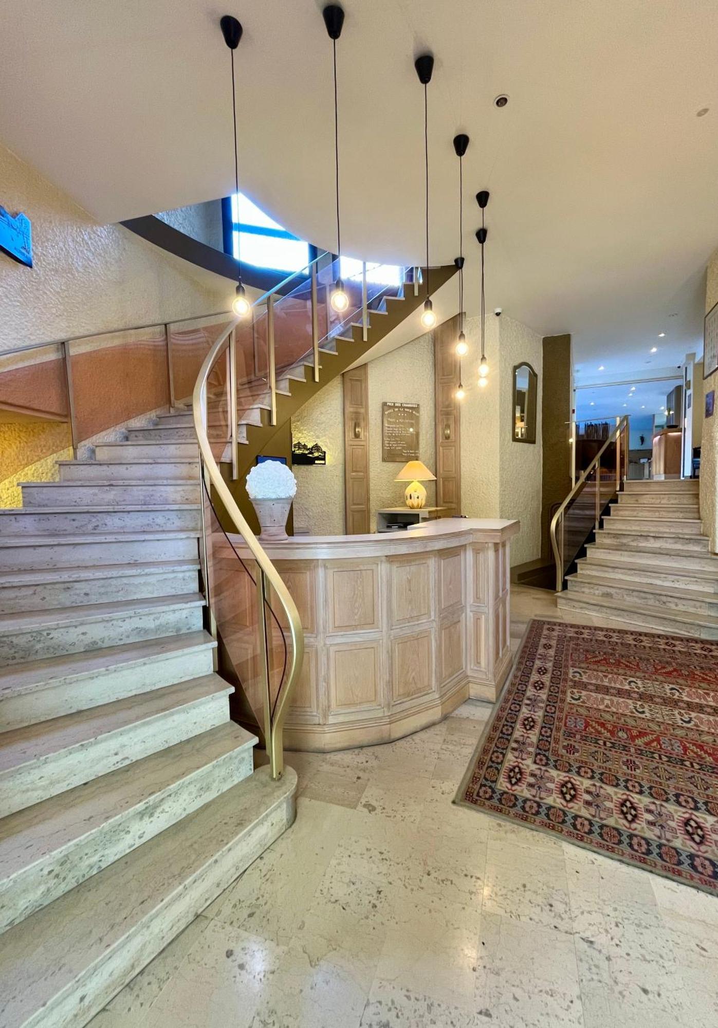 Hotel Tour Maje Родез Екстериор снимка